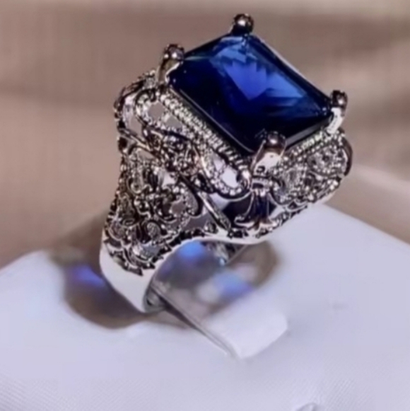 Elegant 925 Sterling Silver Ring with Blue Gemstone Sz 8